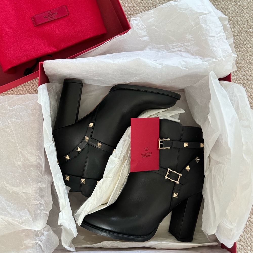 Valentino Rockstud Black Leather Ankle Boots 36 / 6 rarely worn
